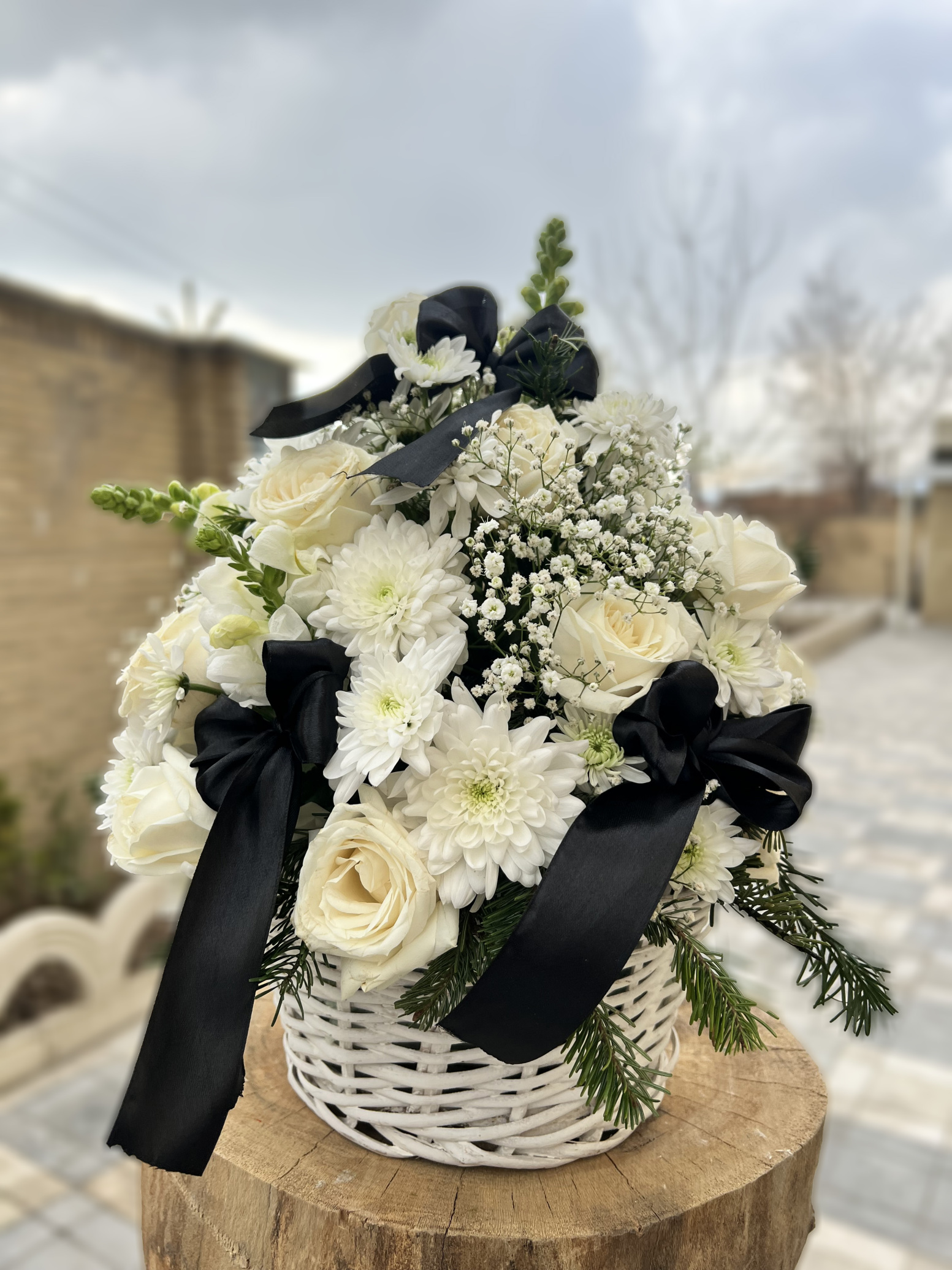 سبد گل سپید