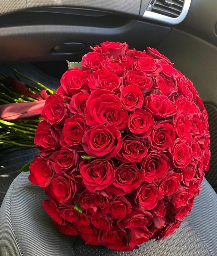 خرید و قیمت دسته گل صد تایی رز هلندی ارزان سفارش آنلاین دسته گل رز 